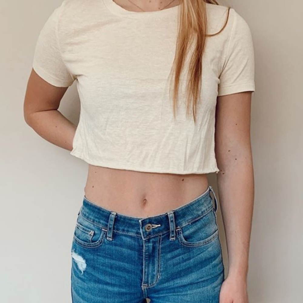 cropped yellow t-shirt